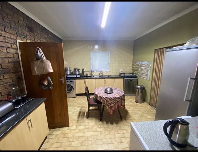 3 BEDROOM FREEHOLD FOR SALE IN DALPARK EXT 11